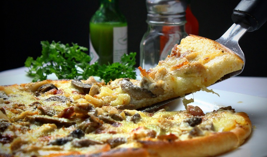 Pizza este una min mâncărurile italiene tradiționale 