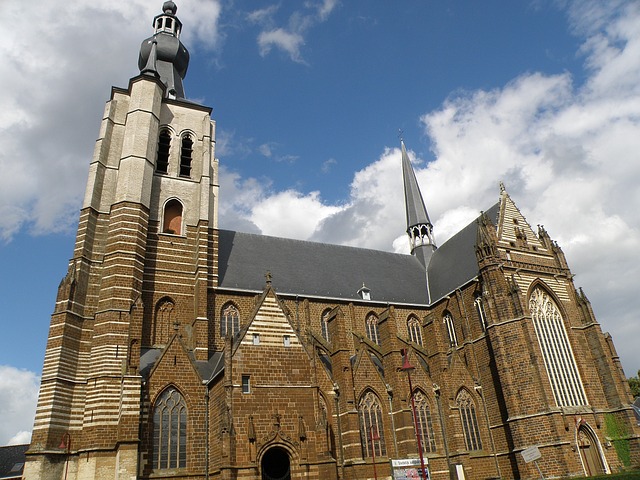 Top atracții turistice în Bruges -Biserica Fecioarei – Onze Lieve Vrouwekerk