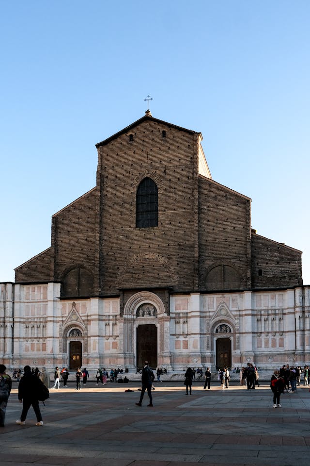 Top 10 Obiective Turistice în Bologna – Piazza San Maggiore și Basilica San Petronio