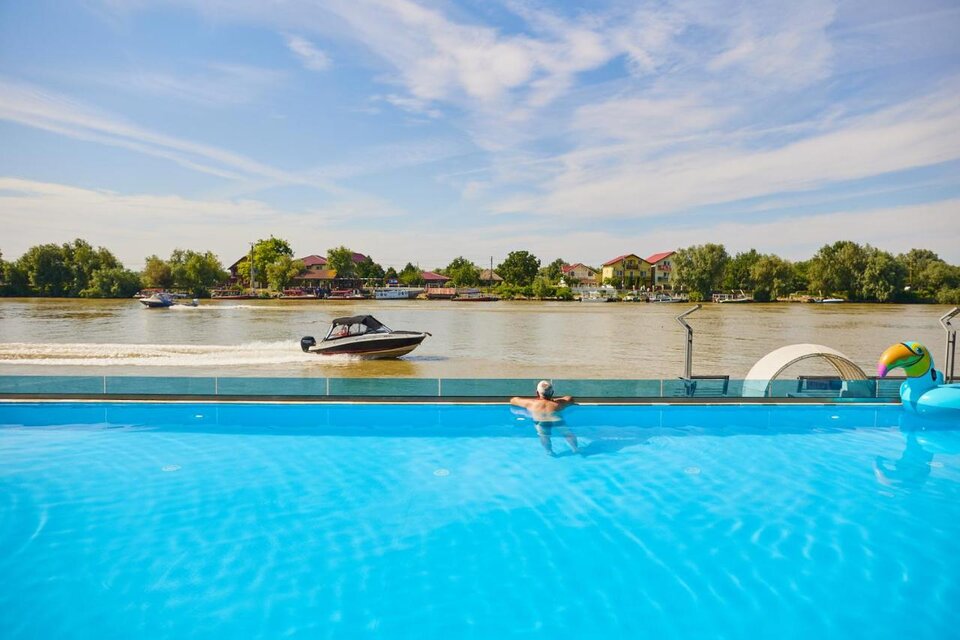 cazări Delta Dunării cu piscină - una din cele mai frumoase cazări