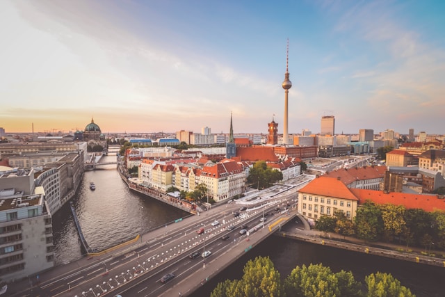 Cum ajungi și cum te deplasezi în Berlin