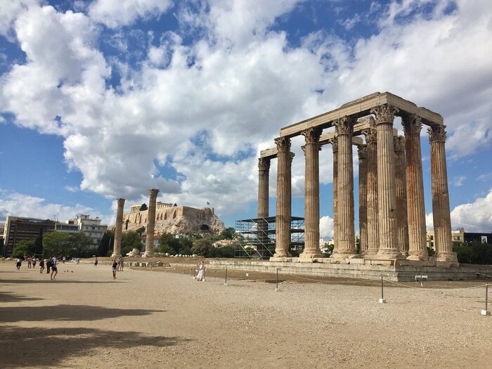 templul lui zeus din atena - unul din cele mai importante obiective turistice Atena