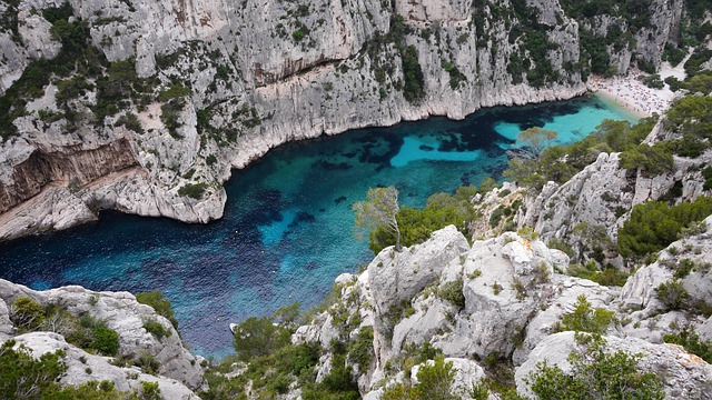 Top Obiective Turistice Marsilia - Tur cu barca în Calanques, cu înot