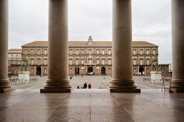 Obiective turistice Napoli – Palazzo Reale din Napoli