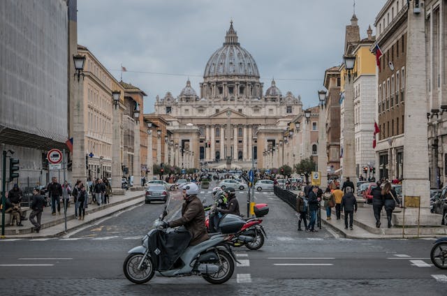 tur ghidat vatican 2turistisijumatate.ro